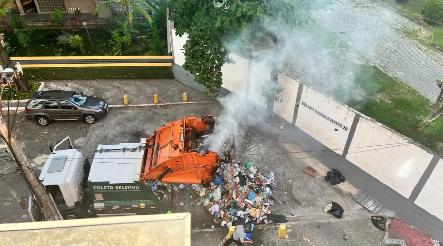 Segundo a Prefeitura de Niterói, o veículo estava realizando a compactação de resíduos