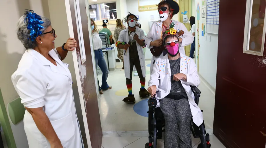 Imagem ilustrativa da imagem Crianças recebem doutores 'diferentes' em hospital de Niterói