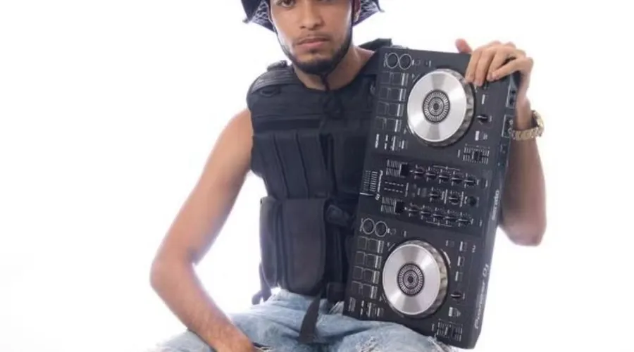 Aléx Matos Adriano, conhecido como DJ Lekin
