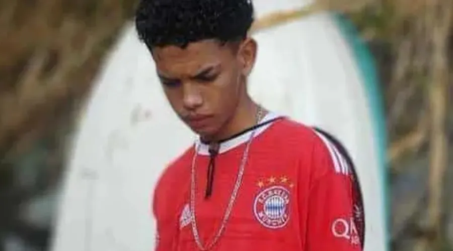 Segundo a família, José Adriano Ferreira, de 17 anos, voltava para casa quando foi baleado