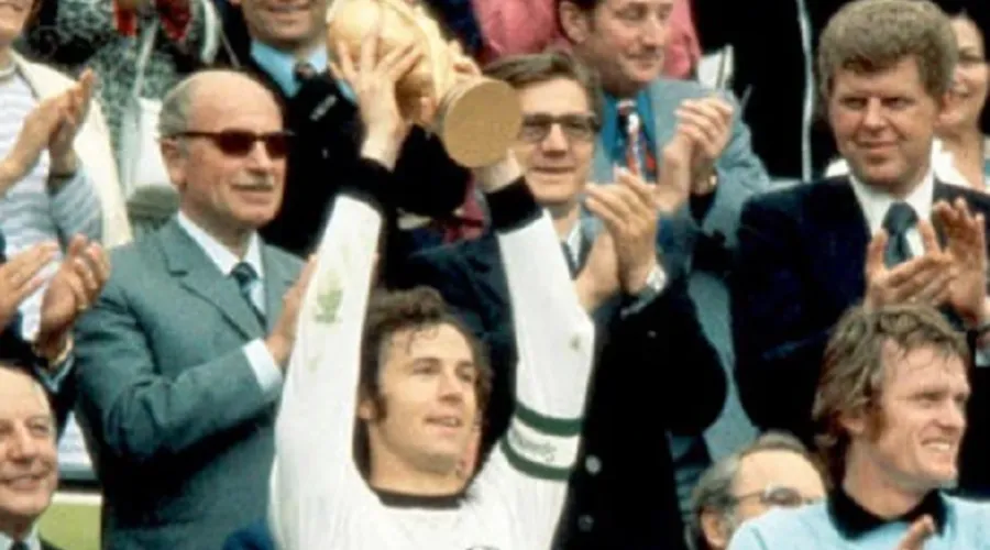 Beckenbauer, lendário jogador alemão, faleceu aos 78 anos
