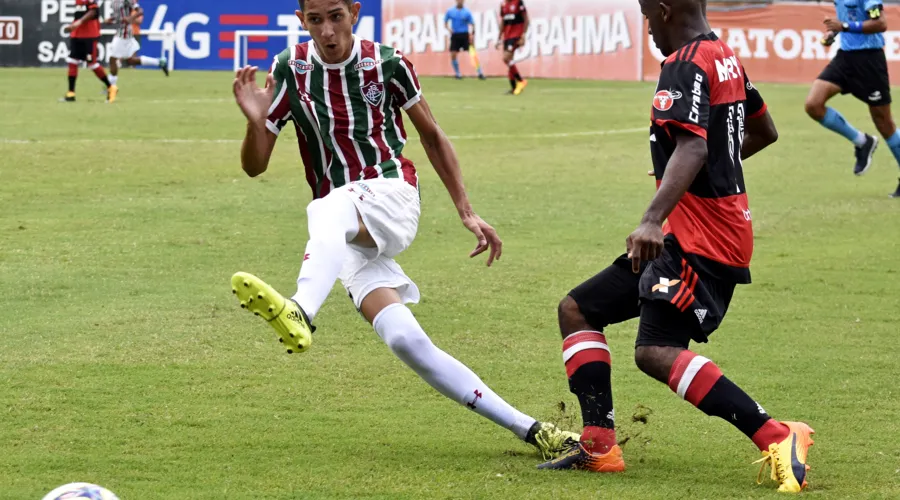 Fluminense e Flamengo disputam na primeira partida da semifinal neste sábado (9)