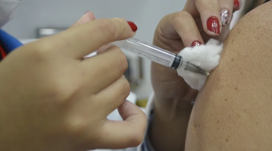 Falta de doses faz Prefeitura de Maricá suspender vacinação