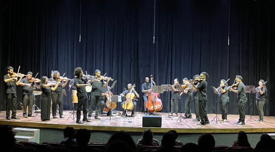 A Orquestra da Grota (ECG) é composta por 23 músicos profissionais
