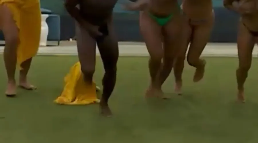 Participantes se jogam sem roupas na piscina do BBB 24