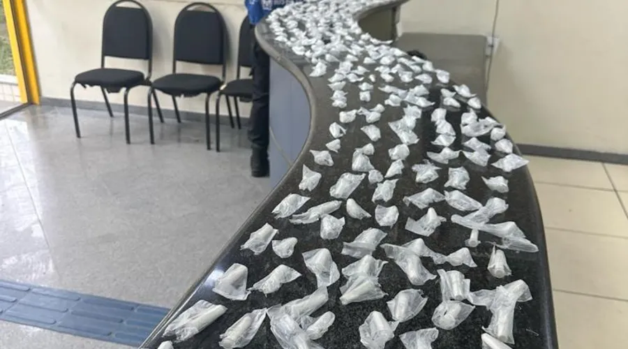 Ação terminou com 500 pinos de drogras apreendidos