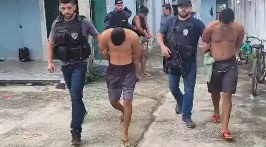 Prisões foram realizadas por agentes da 12ª DP (Copacabana)