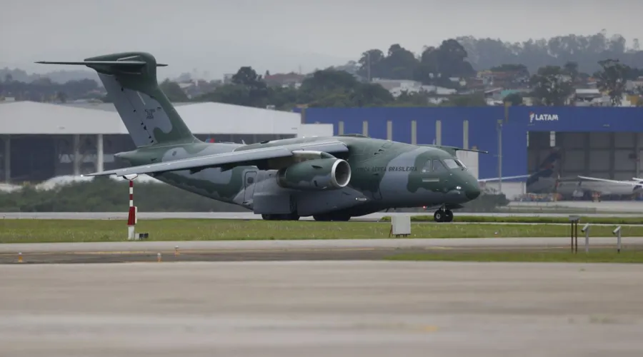 A aeronave, um KC-30 pertencente à Força Aérea Brasileira (FAB), decolou do Aeroporto Ben Gurion