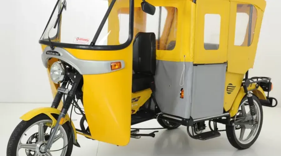 Triciclo é muito comum para transporte de pessoas em países da Ásia