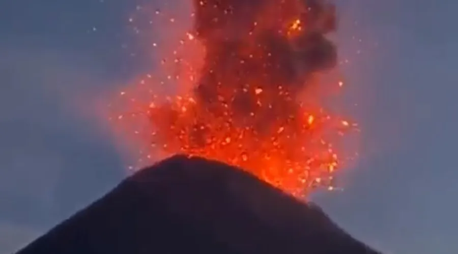 Com 3.300 metros de altura, o Monte Etna é um dos vulcões mais ativos do mundo