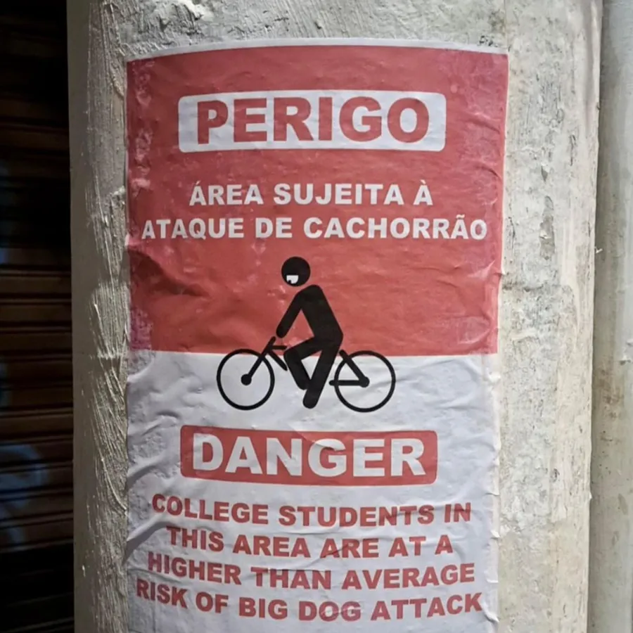 Placa feita pela estudante Tainá Curty, como parte de trabalho da faculdade, foi colada na Cantareira