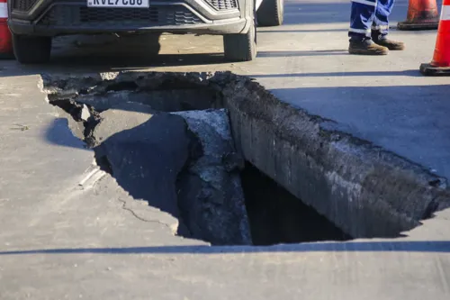 Rompimento da tampa de uma galeria pluvial causou incidente