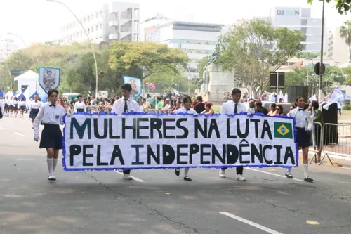 Imagem ilustrativa da imagem Desfile celebra Independência com tradição e orgulho em Niterói