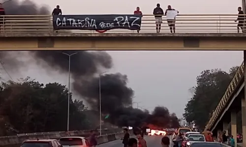 Cerca de 30 pessoas participaram do protesto