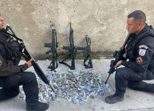 Armas e drogas apreendidas pela Polícia Militar