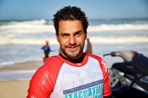 Surfista Felipe Lacerda participa do primeiro campeonato