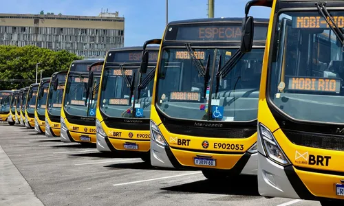 São 21 vagas disponíveis, com salário de quase R$ 4 mil. A jornada de trabalho é de 210 horas por mês.