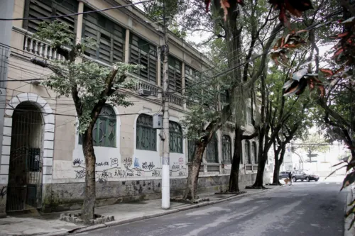 Edifício histórico há mais de cem anos serve de residência para estudantes carentes