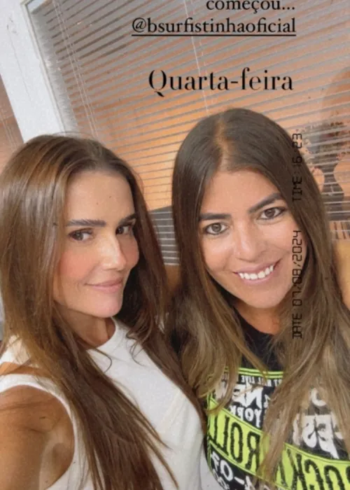 Deborah Secco e Raquel Pacheco juntas nos bastidores do filme "Bruna Surfistinha 2"