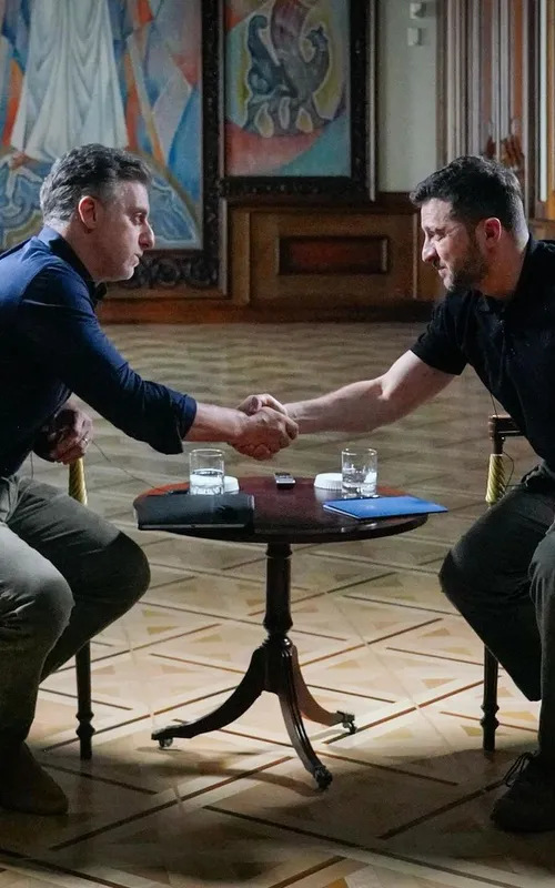 Luciano Huck viajou à Ucrânia para entrevistar Volodymyr Zelensk