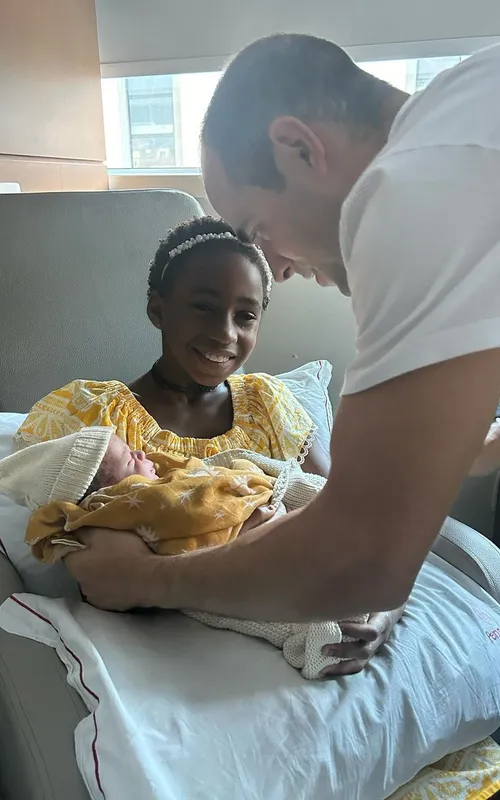 Julia, de 10 anos, foi promovida à irmã mais velha