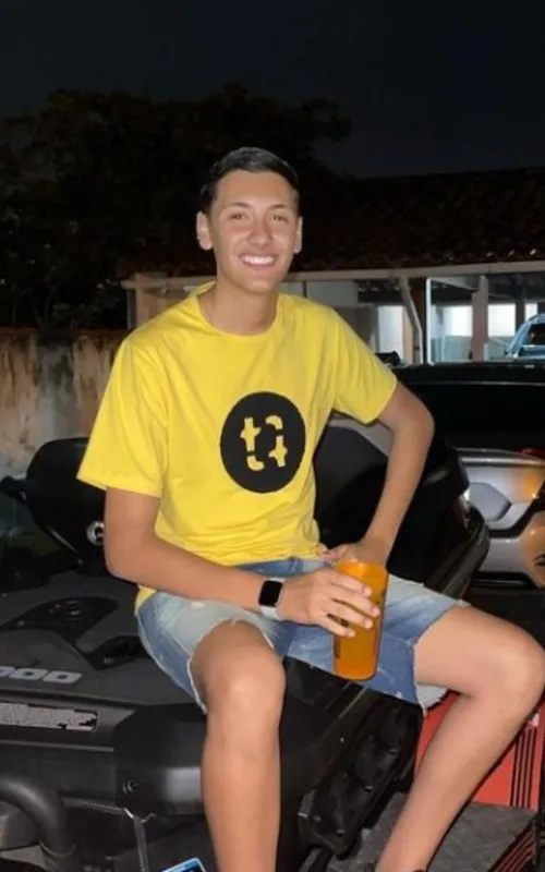 Rhuan foi baleado na noite de domingo (18)