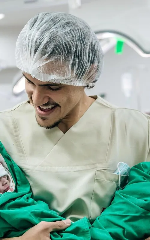 Atacante posou sorridente para fotos