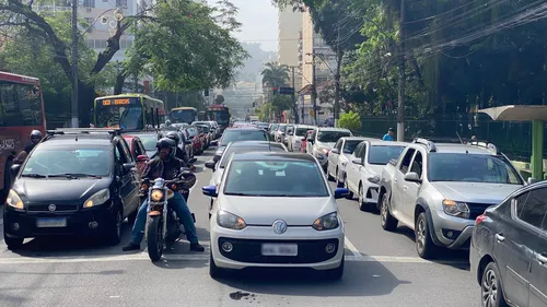 Congestionamento foi registrado na Avenida Roberto Silveira, em Icaraí