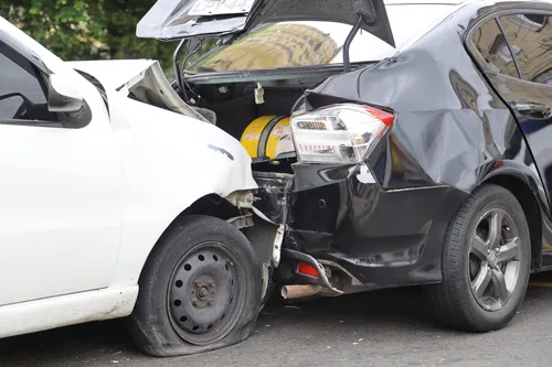 Parte traseira do Honda foi destruída pela colisão