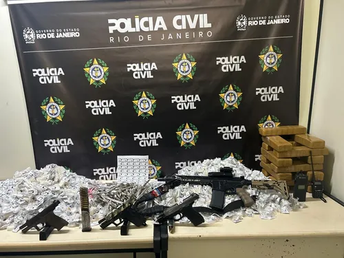 Material apreendido em operação na comunidade Vai Quem Quer