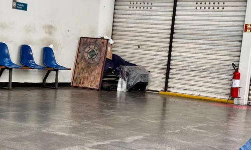 Pertences que seriam usados por pessoas em situação de rua