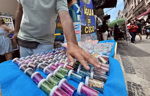 Brilhos e glitter são encontrados por R$ 1 a R$ 10 reais