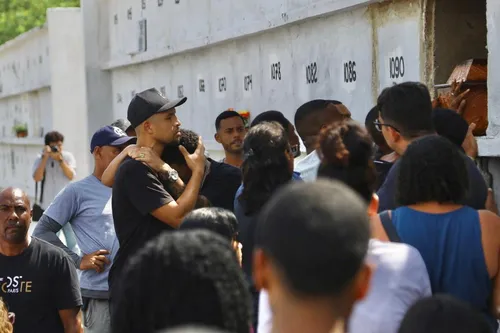 Imagem ilustrativa da imagem 'Covardia', diz amiga de mulher morta em ataque a bar de Niterói