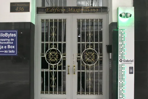 Edifício Maximiliano fica localizado na Avenida Ernani do Amaral Peixoto, no Centro de Niterói