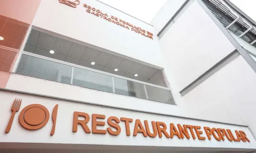 Escola fica localizada em cima do Restaurante Popular do Fonseca