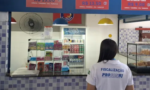 Fiscais identificaram alimentos com data de validade vencida