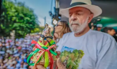 Presidente Lula da Silva participa da procissão do Círio de Nazaré