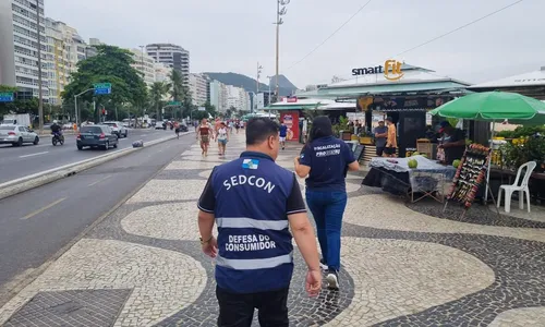 Todos os quiosques foram autuados na operação