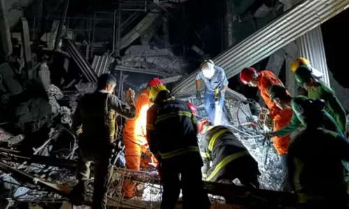 Parte da estrutura e telhado do galpão foram destruídos pela explosão