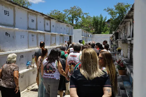 Sepultamento de Sérgio no cemíterio Maruí, em Niterói