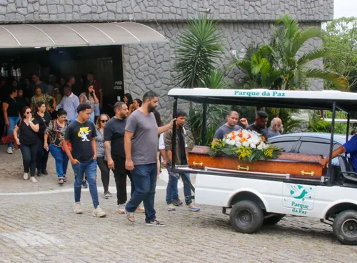 Familiares e amigos se despediram de Anísio nesta sexta-feira (8)