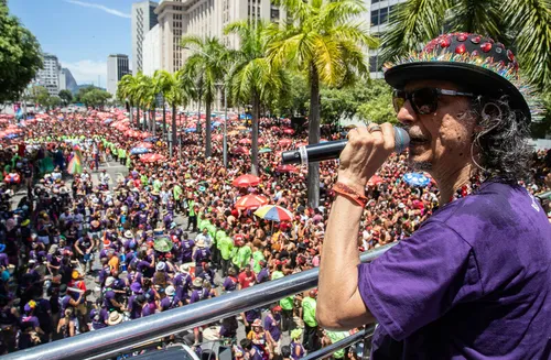 O repertório eclético do Monobloco inclui as tradicionais marchinhas, samba, xote, forró, funk e pop