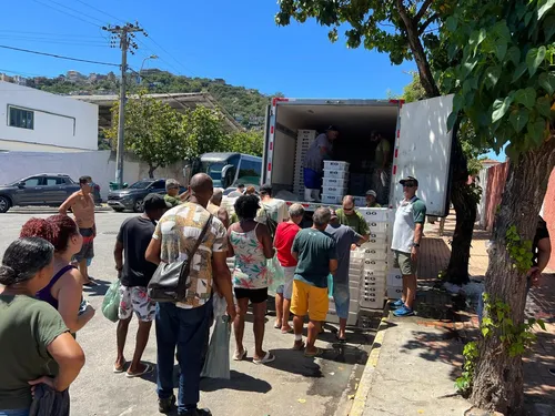 Pescado apreendido foi doado à população e para instituições de amparo social