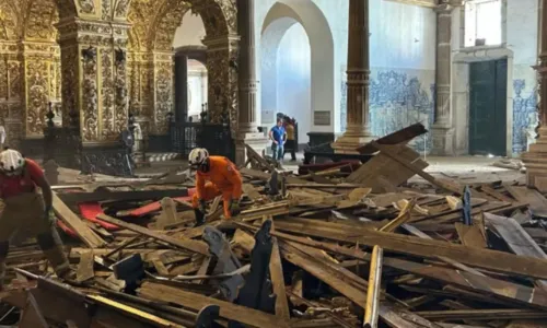 Teto da Igreja de São Francisco desaba em Salvador