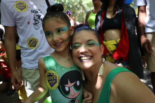 Famílias curtiram o carnaval dos geeks