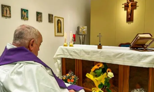 Papa celebra missa na igreja do hospital