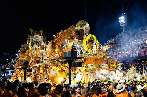 Unidos da Tijuca levou à Sapucaí um desfile vibrante sobre Logun Edé