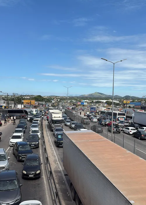 Até às 10h, não havia previsão de liberação da via