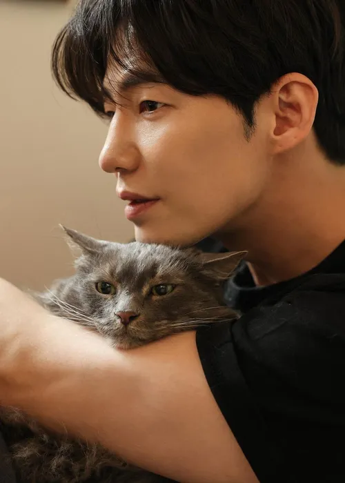 Song Jae-Rim começou sua carreira como modelo