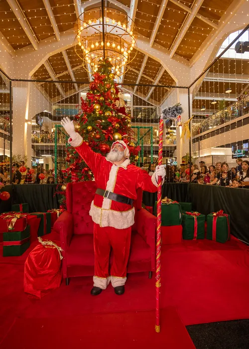 Papai Noel fica presente de quinta a domingo, no Mercado, e faz fotos gratuitas